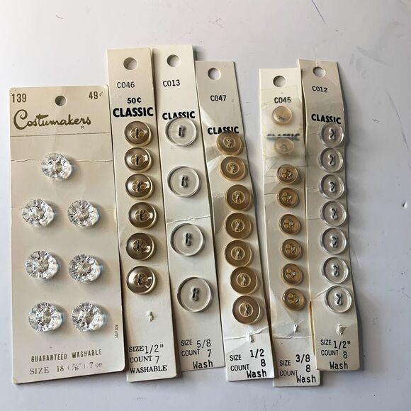 Vintage Sewing Buttons Carded Lot La Petite Streamline Costumakers Le Chic - Picture 2 of 7